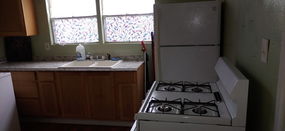 Building Photo - 1415 S Roman St