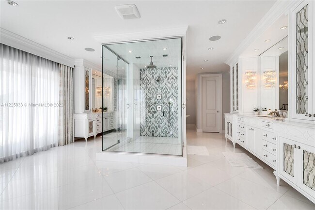 Building Photo - 709 Idlewyld Dr