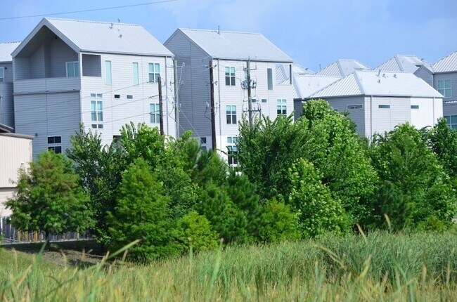 Building Photo - 5915 E Post Oak Ln
