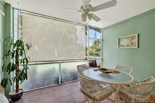 Building Photo - 262 SE Monterey Ave