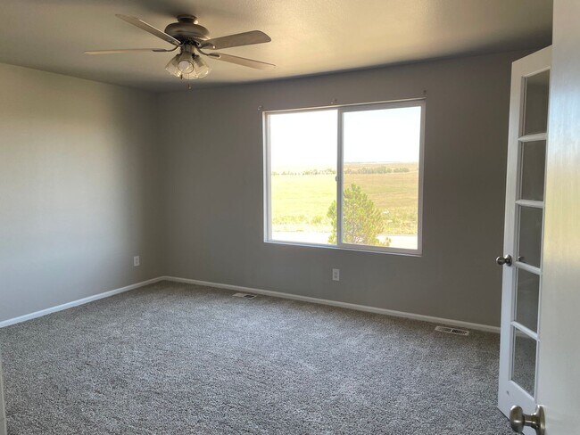 Building Photo - Renovated Home with A/C!