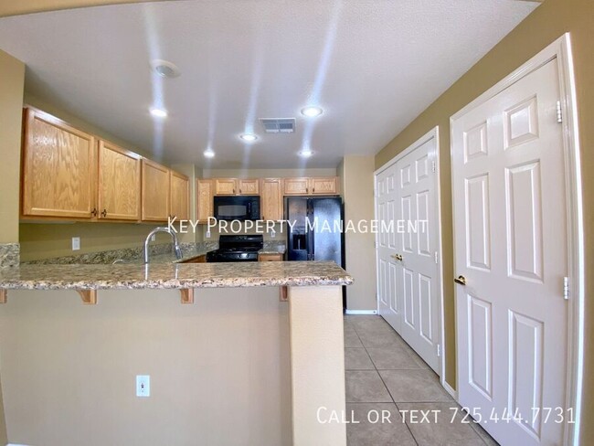 Building Photo - SUMMERLIN CONDO WITH 2 BEDROOMS/2 BATHS AN...