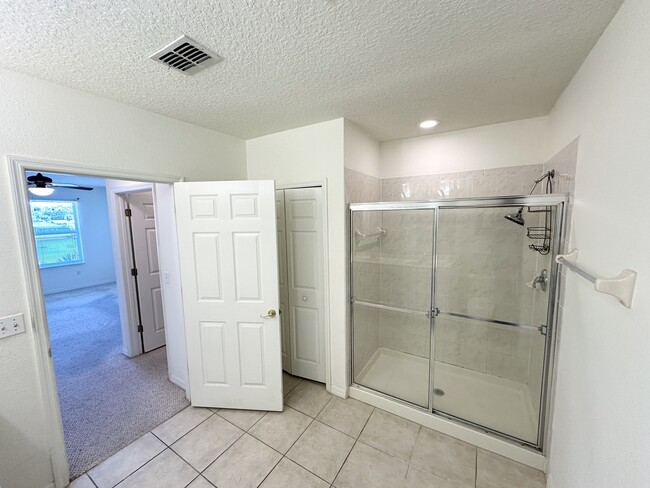 Building Photo - 900 Canopy Walk Ln