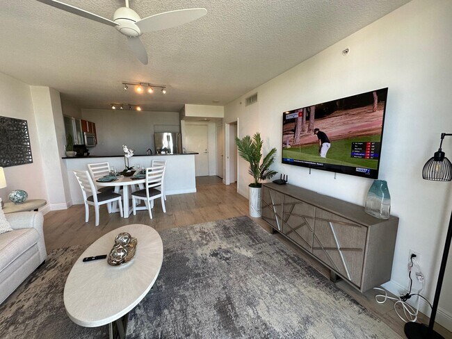 Building Photo - 1551 N Flagler Dr