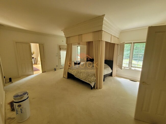 Building Photo - STUNNING LUXURY HOME - EVERYTHING YOU NEED - SHORT-TERM AND FURNISHED OPTIONS AVAILABLE