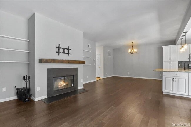 Building Photo - 135 N River Dr