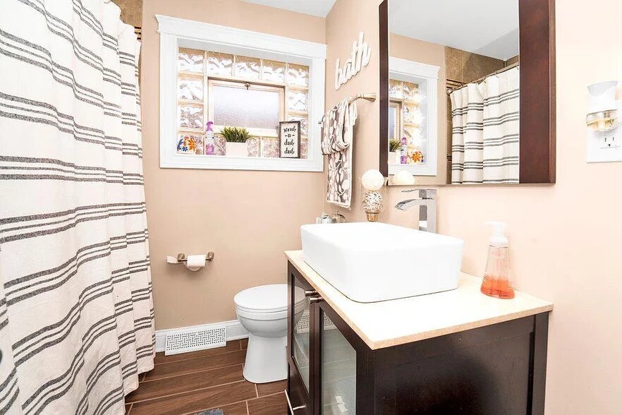 Building Photo - 8630 S Komensky Ave