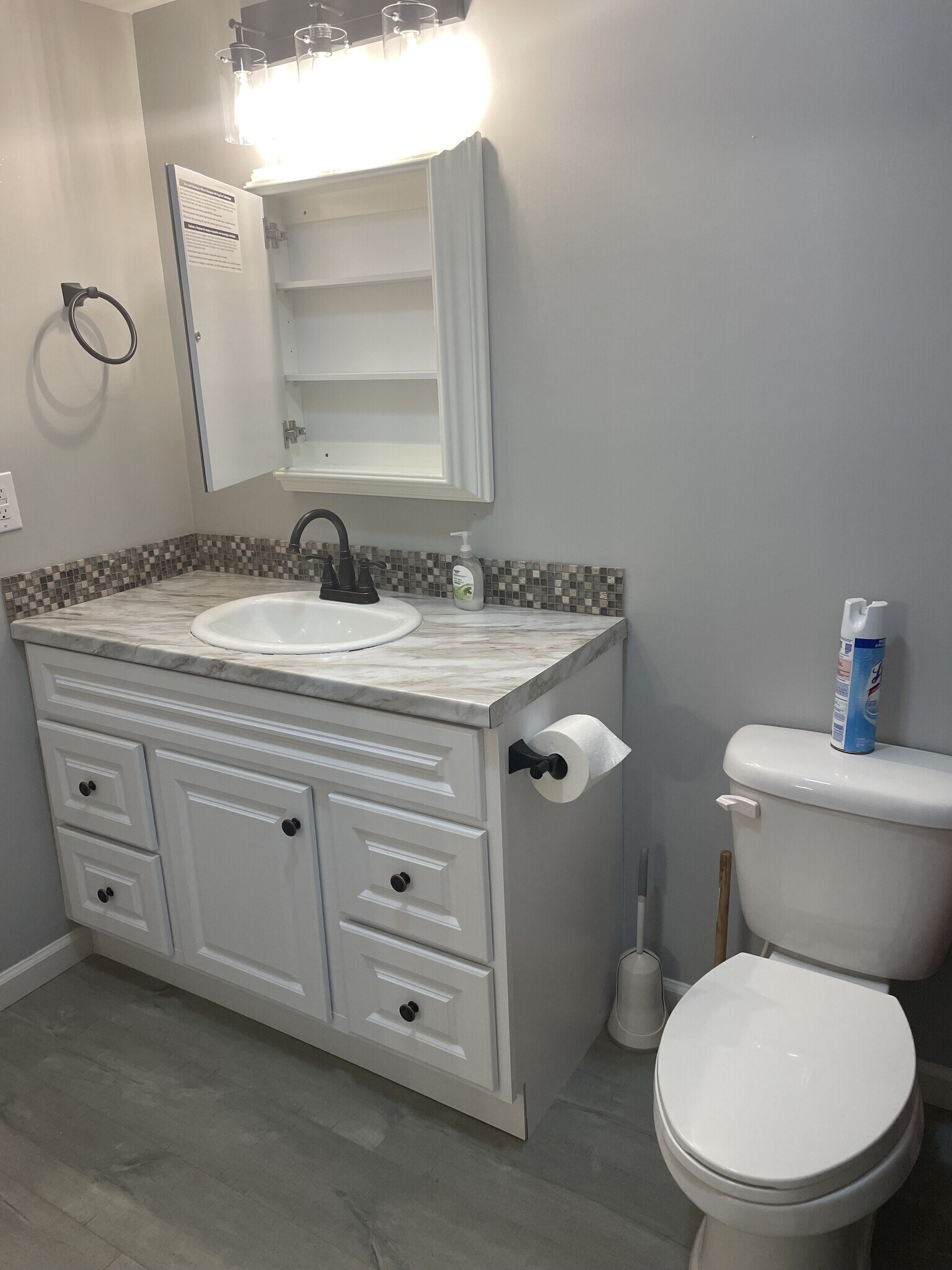 Building Photo - 568 Toms Hill Dr
