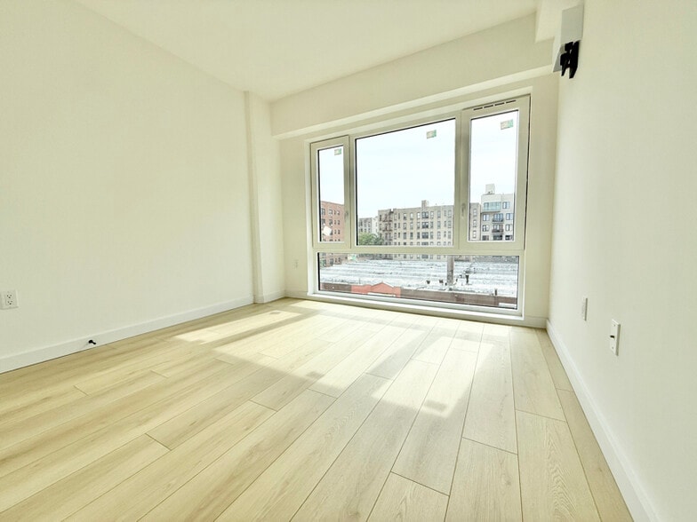 Building Photo - 227 Clarkson Ave