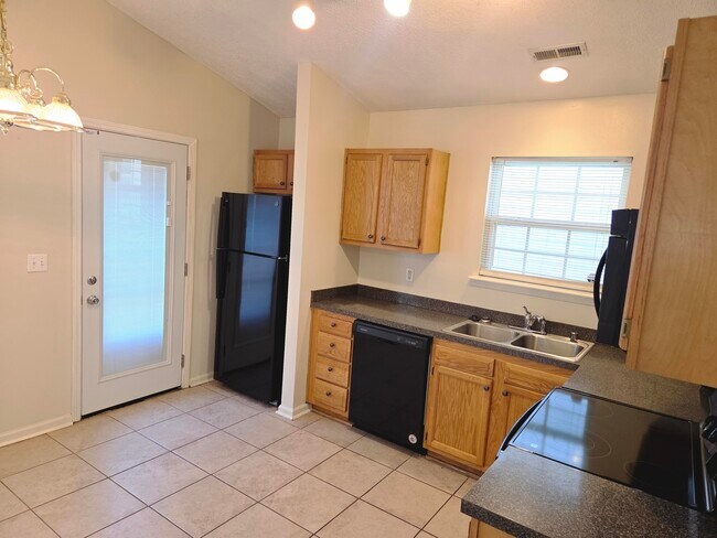 Building Photo - 209 Lucille Dr