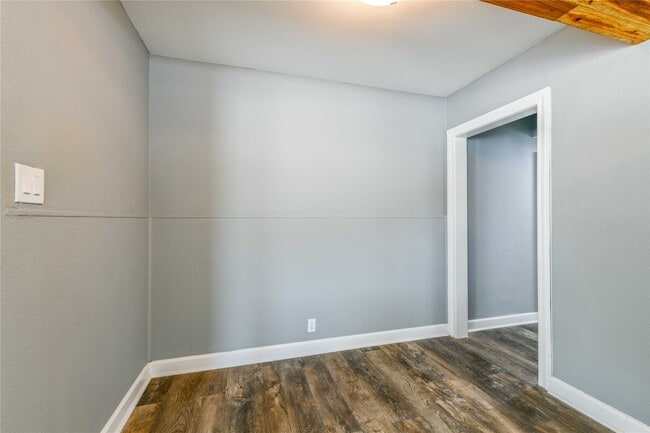 Building Photo - 4615 Schroeder St