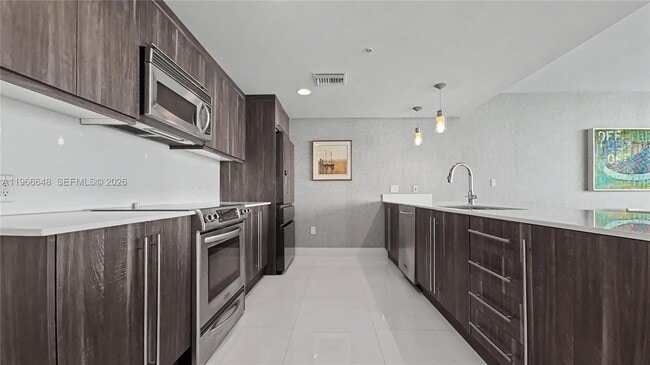 Building Photo - 665 NE 25th St