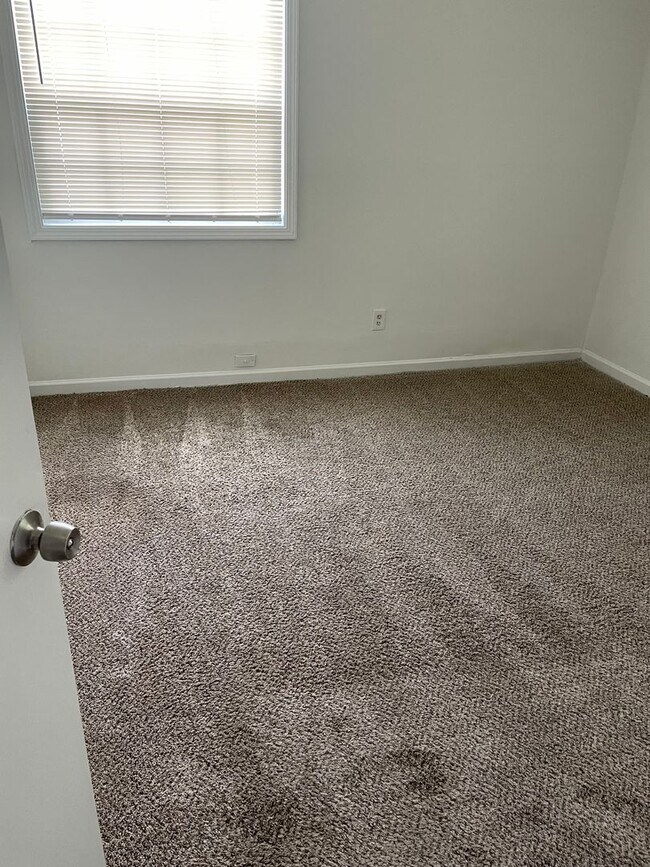 Building Photo - Modern 2-Bed, 1-Bath Oasis with Central Ai...