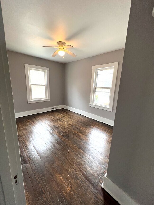 Building Photo - Charming 3 Bed, 1 Bath Home on a Quiet Street in Crafton Heights - Available 7/1!