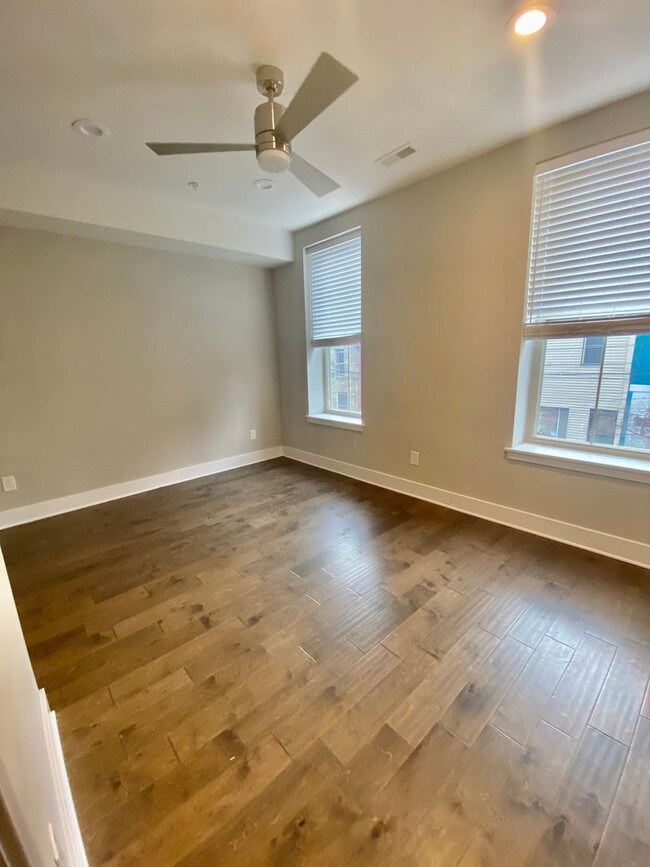 Building Photo - Newly Renovated 3-Bedroom Apartment in Bre...