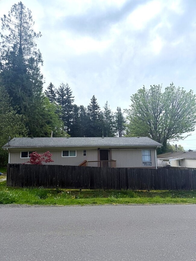 Building Photo - Two Bedroom Home Available Soon in Ferndale!