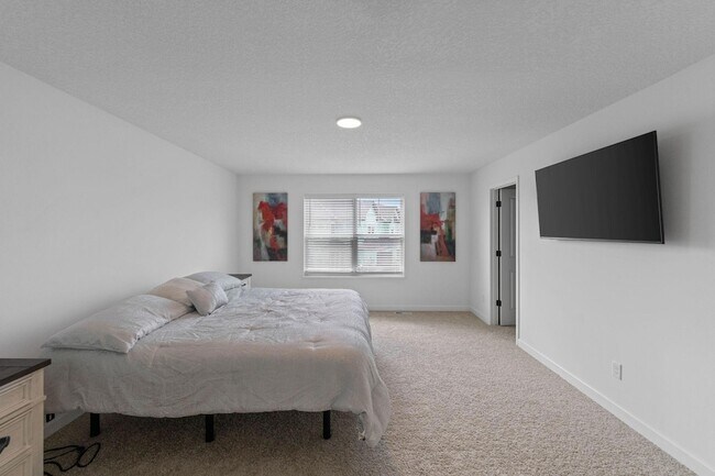 Building Photo - 985 Annagaire Curv