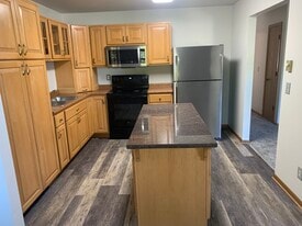 Building Photo - 930 Iowa Ave