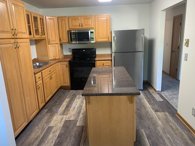 Building Photo - 930 Iowa Ave