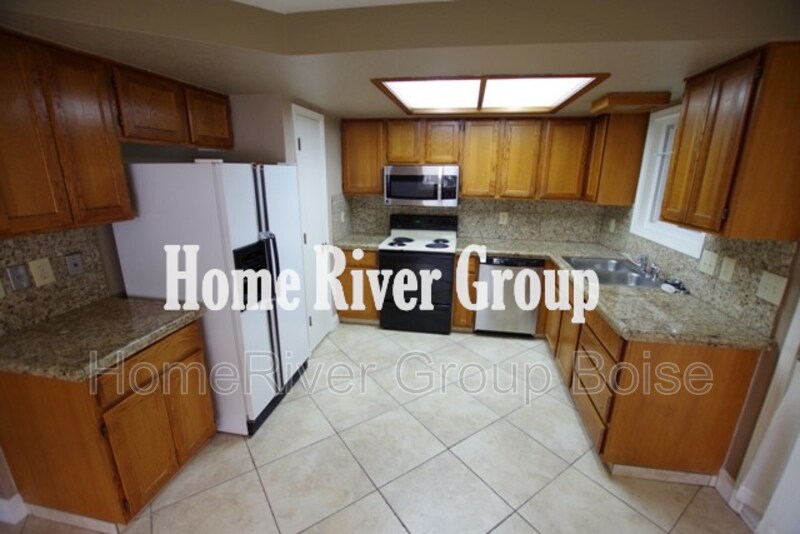 Building Photo - 5358 S Laramie Pl