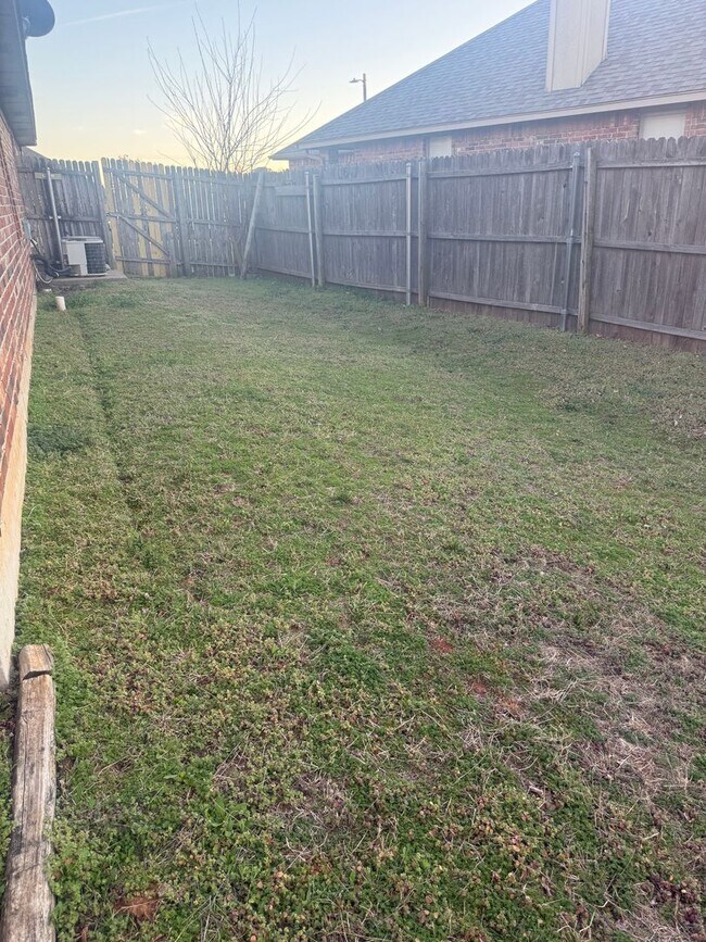 Building Photo - 10305 NW 38th Terrace