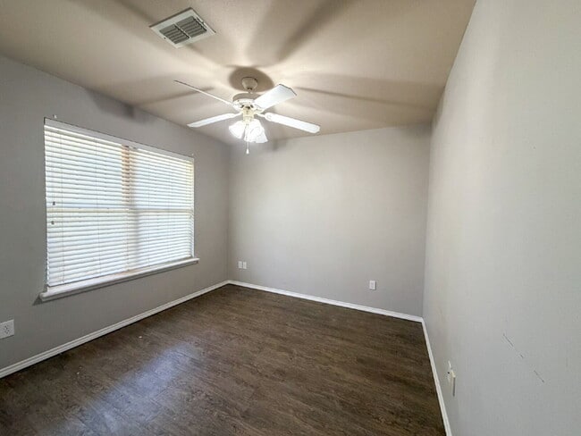 Building Photo - 3 Bedroom 2 Bath Located in Cooper District!