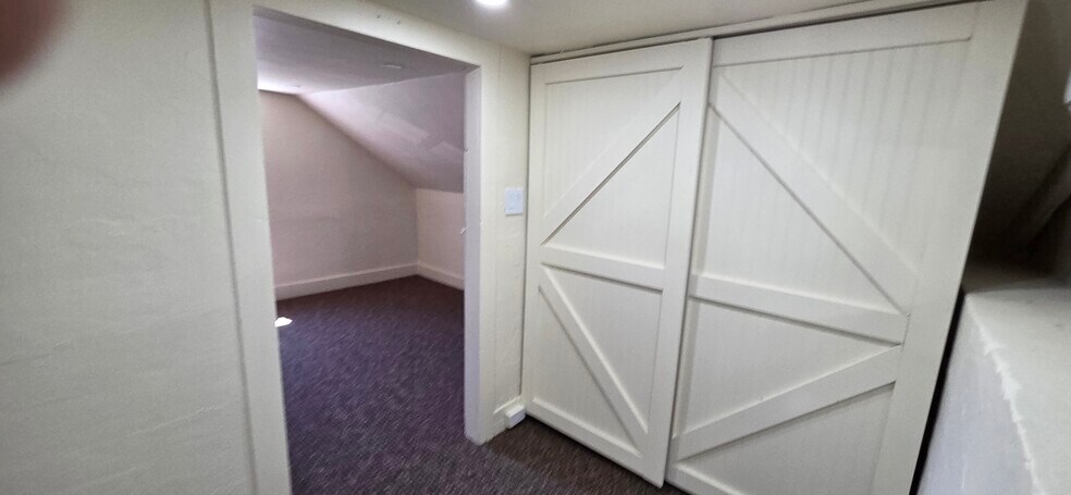 Building Photo - 335 N Main St