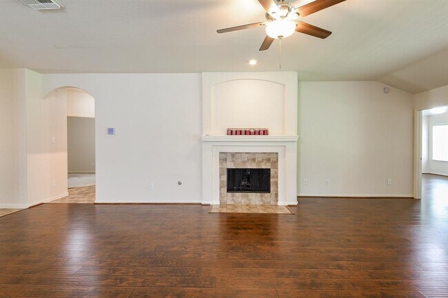 Building Photo - 2318 Appian Way