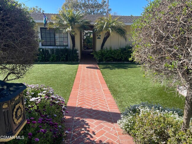 Building Photo - 5573 Calle Arena