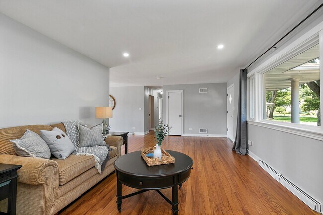 Building Photo - 1037 N Harrison St