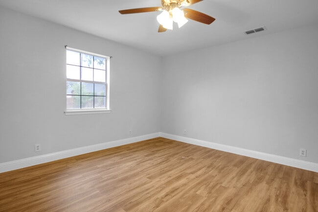 Building Photo - 1406 Westbriar Dr