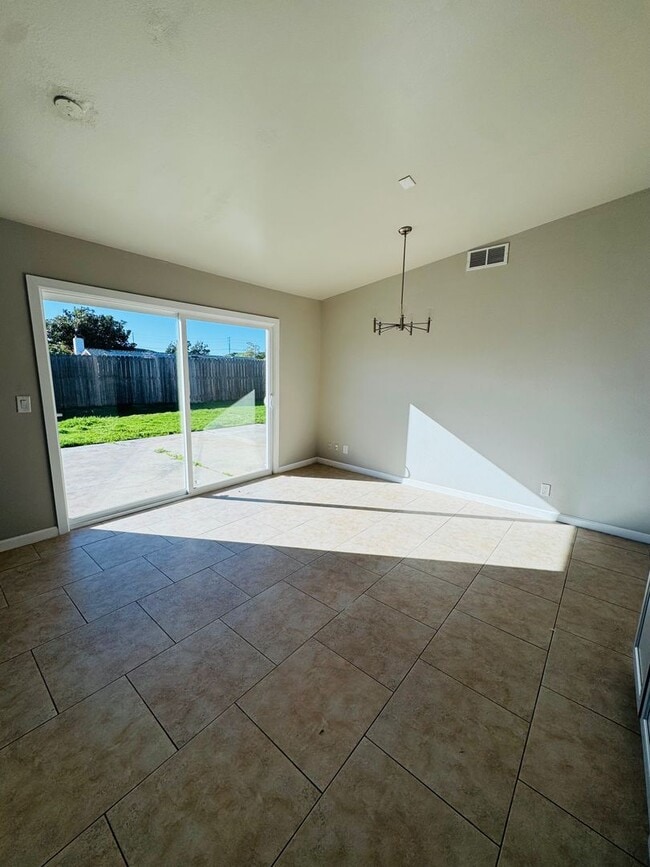 Building Photo - A Bright and Beautiful Place to Call Home