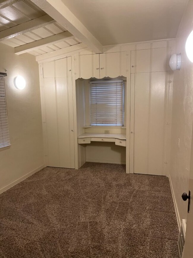 Building Photo - Charming downtown home