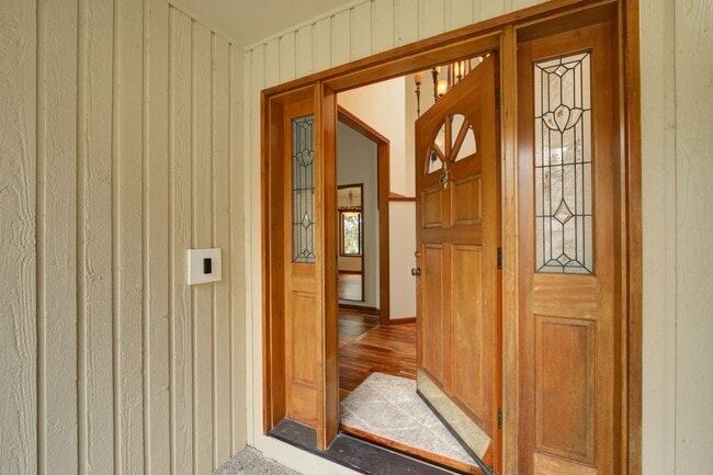 Building Photo - 5bd/3.5ba Bellevue House
