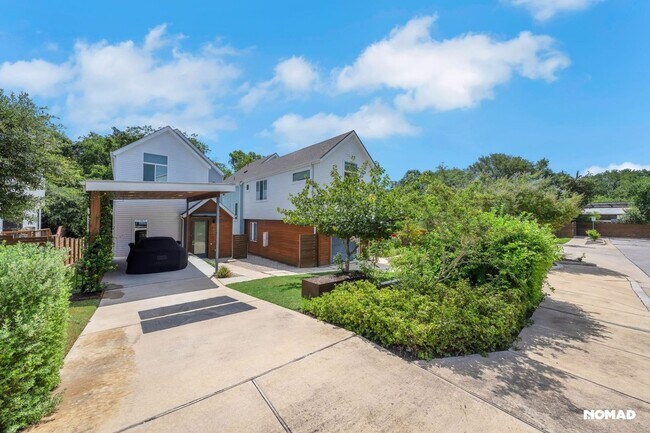 Building Photo - Charming 3BR House in East Austin - Pet Fr...