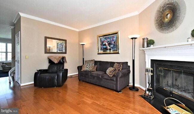 Building Photo - 235 Pinecrest Ln