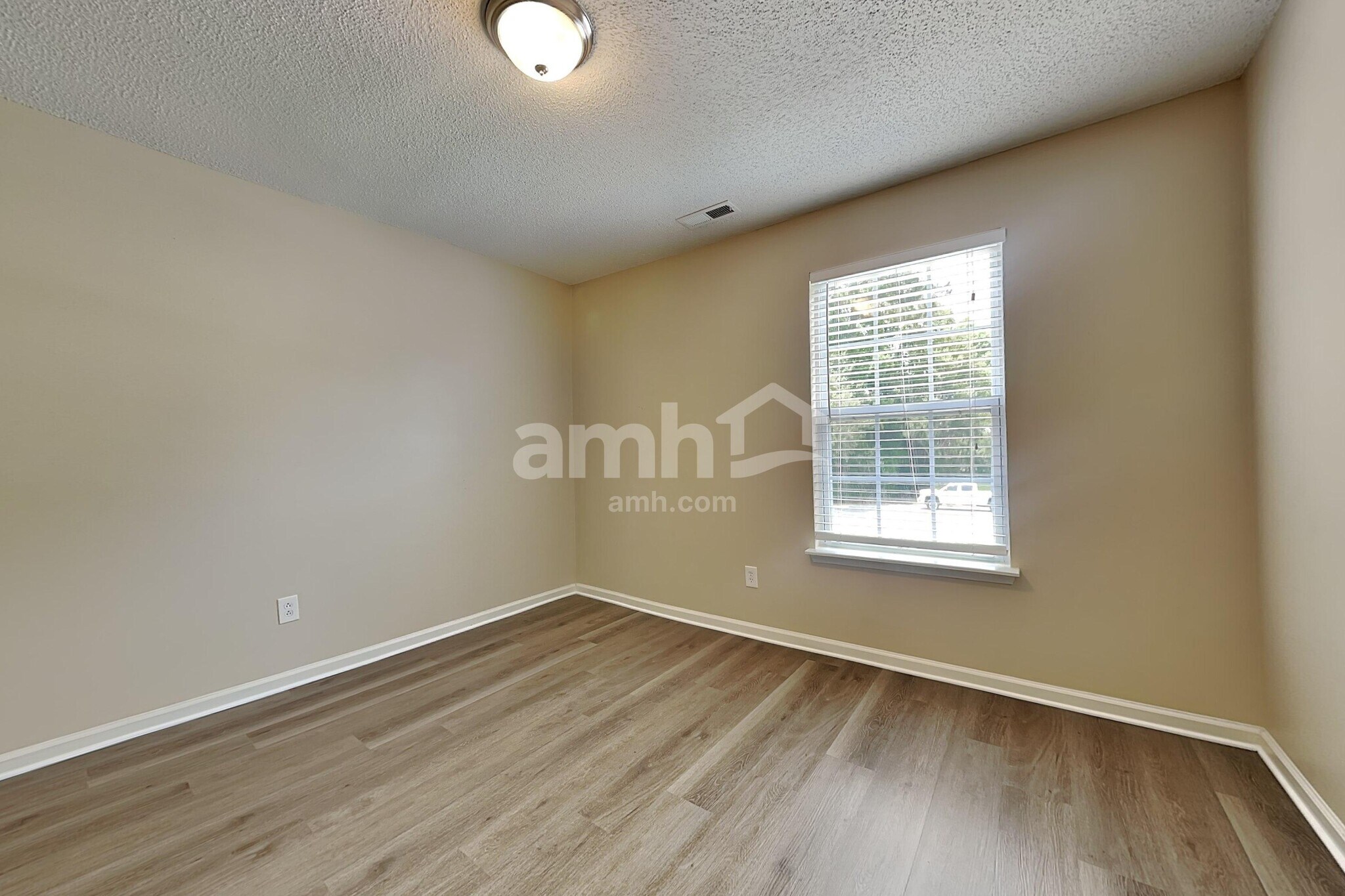 Building Photo - 5013 Springdale Dr