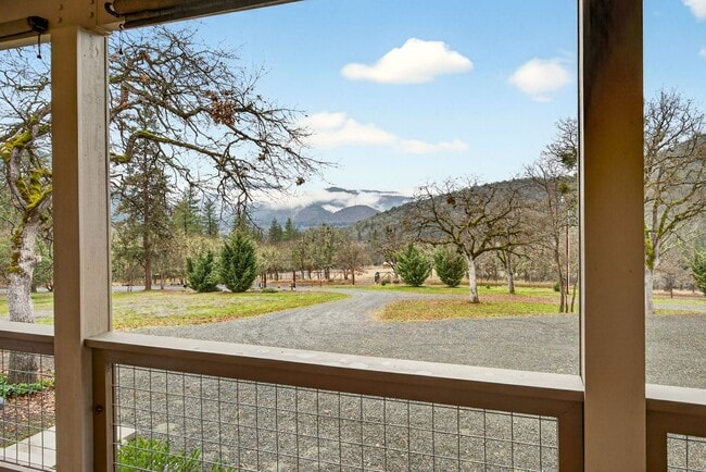 Building Photo - 860 Humbug Creek Rd