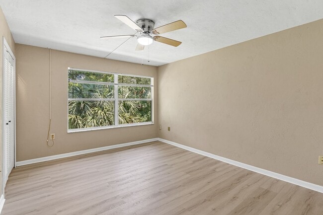 Building Photo - 2 bed 2 baths condo in Wildwood