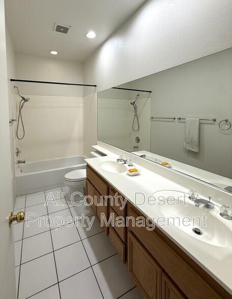Building Photo - 74594 Moss Rose Dr