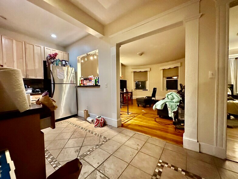 Building Photo - 19 Saint Lukes Rd