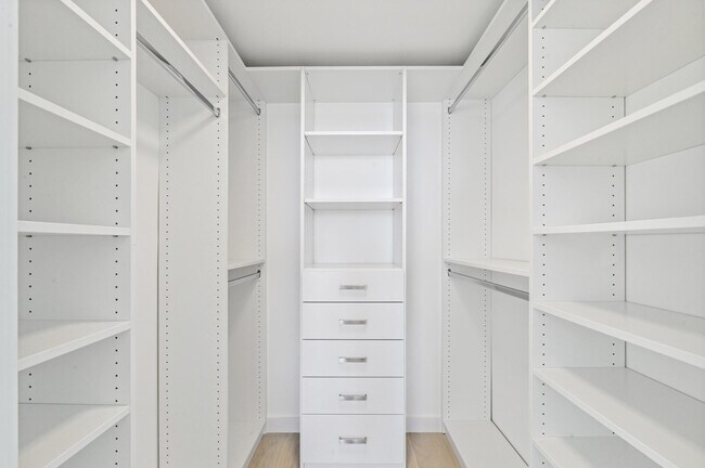 Building Photo - 2600 N Flagler Dr