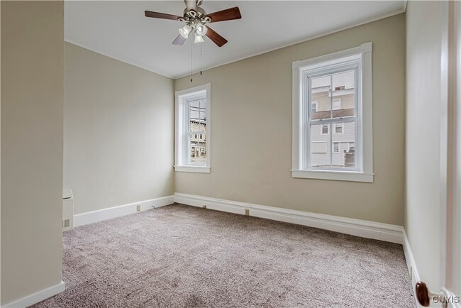 Building Photo - 25 College St