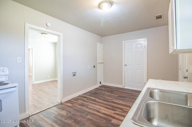 Building Photo - 1408 24th St