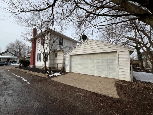 Building Photo - Fully Updated 3 Bedroom Home with 2 Car Garage