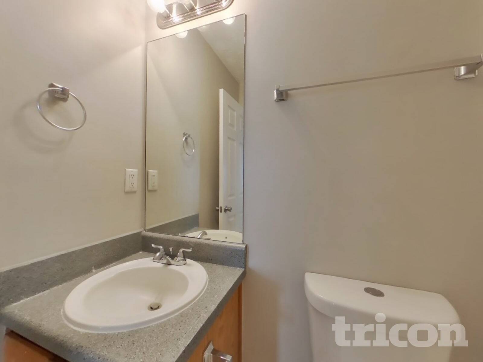 Building Photo - 9870 Rivercliff Ln