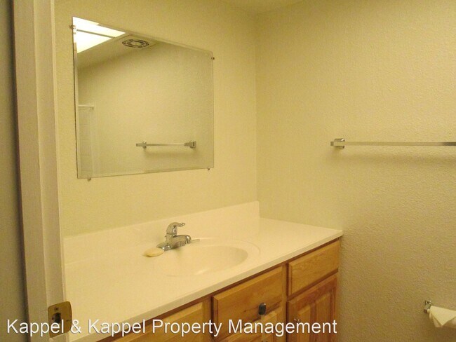 Building Photo - 3 br, 2 bath House - 215 Begonia Boulevard