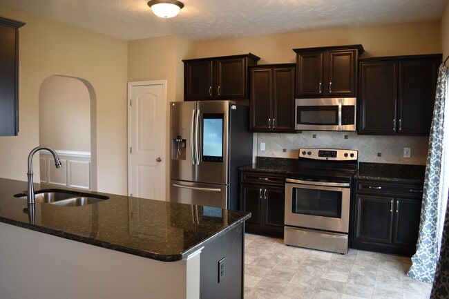 Building Photo - 3 bed 2.5 Bath Minutes from Lillington