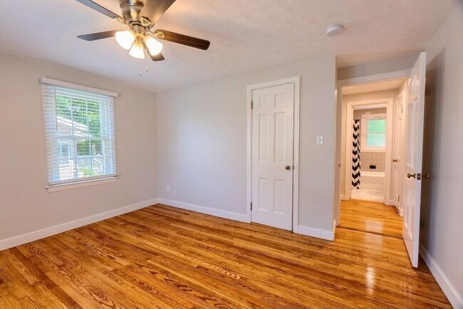 Building Photo - 2 Bay Edge Ln