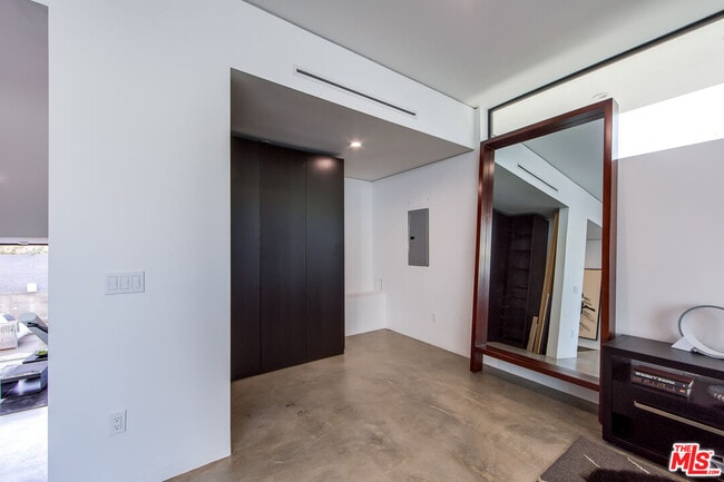 Building Photo - 855 Hilldale Ave